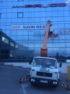 Монтаж на рекламни и съобщителни материали