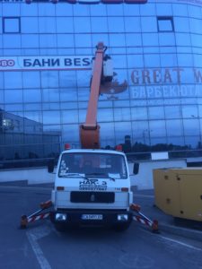 Монтаж на рекламни и съобщителни материали